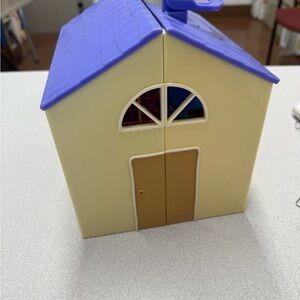 Peppa Pig School House No Characters 

Bell still works but is not attached